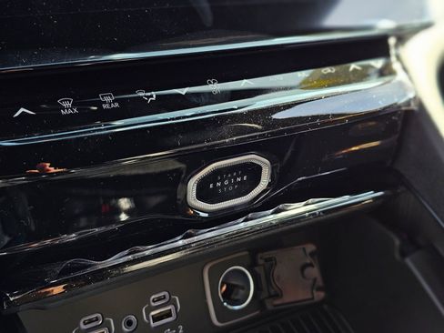 New 2026 Jeep Grand Cherokee L 4WD image 12
