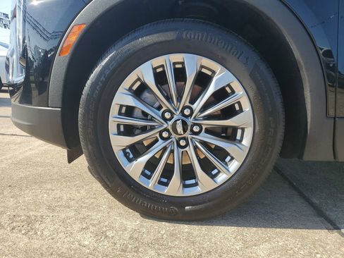 Used 2025 Cadillac XT4 Premium Luxury FWD image 7