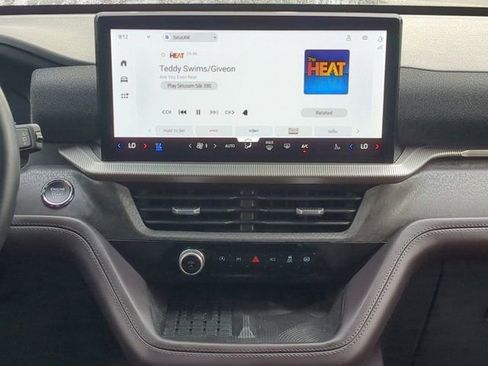 Used 2025 Ford Explorer Platinum w/ LUX Leather Package image 18