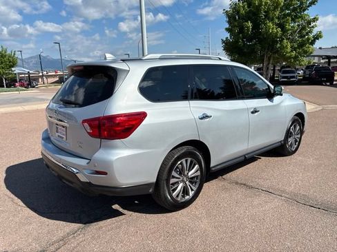 Used 2019 Nissan Pathfinder SL AWD/4WD image 9