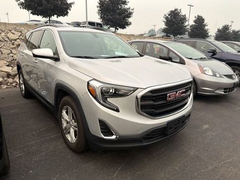 Used 2019 GMC Terrain SLE w/ Driver Convenience Package FWD image 3