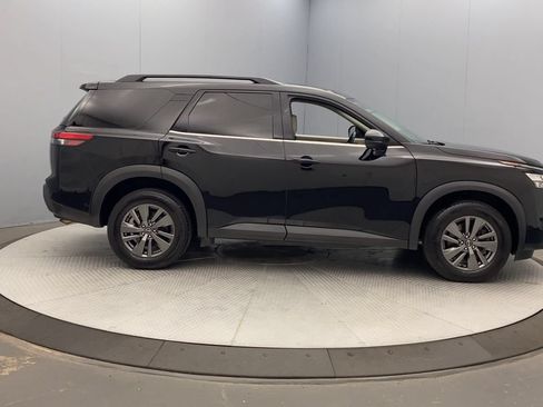 Used 2023 Nissan Pathfinder SV AWD/4WD image 6