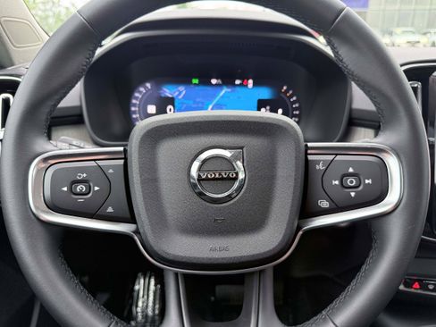 Certified 2025 Volvo XC40 B5 Core AWD/4WD image 18