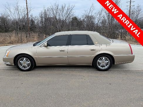 Used 2006 Cadillac DTS Base w/ Trunk Convenience Package image 6