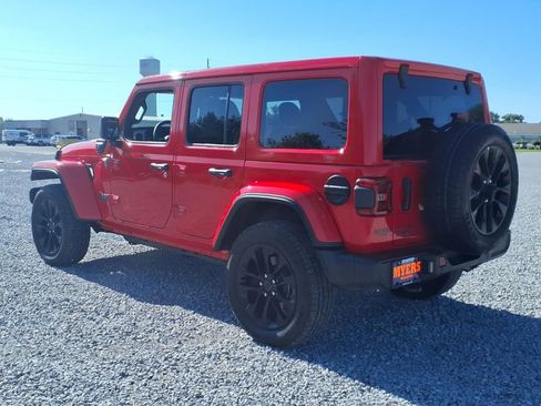 Used 2025 Jeep Wrangler Unlimited Sahara w/ Safety Group AWD/4WD image 8