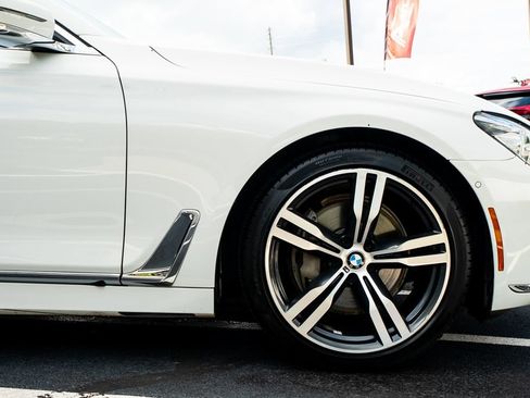 Used 2018 BMW 740i RWD image 9