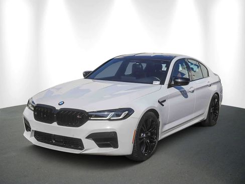 Used 2023 BMW M5 image 3