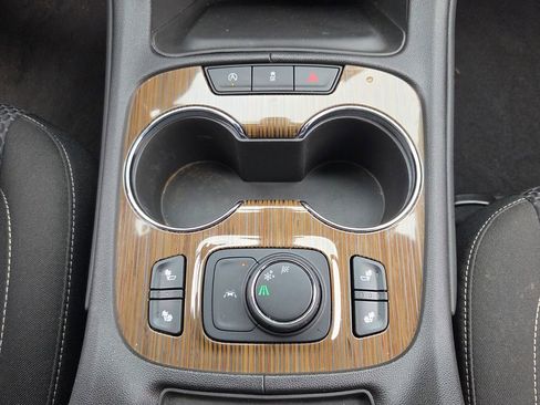 Used 2023 GMC Acadia SLE w/ Driver Convenience Package FWD image 17