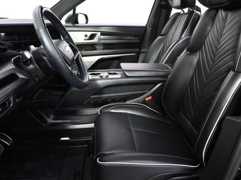 Certified 2026 Cadillac Vistiq Premium Luxury w/ LPO, Floor Liner Package AWD/4WD image 13
