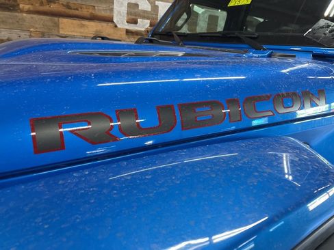 Used 2025 Jeep Wrangler Unlimited Rubicon AWD/4WD image 8
