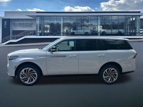 New 2026 Lincoln Navigator Reserve AWD/4WD image 4