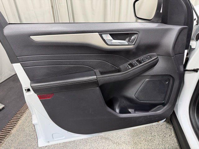 Used 2021 Ford Escape SE FWD image 16