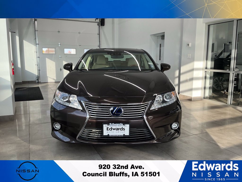 Used 2014 Lexus ES 300h w/ Luxury Package w/Bamboo Trim FWD image 3
