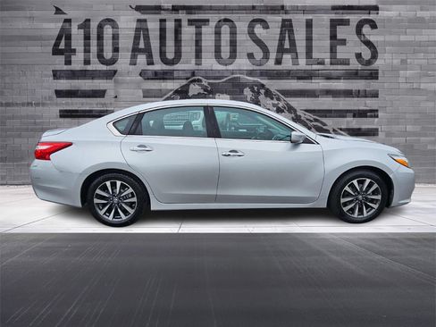 Used 2017 Nissan Altima 2.5 SV FWD image 2