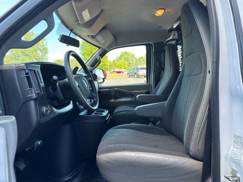 Used 2024 GMC Savana 2500 w/ Driver Convenience Package image 18