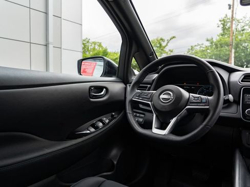Certified 2025 Nissan Leaf SV Plus FWD image 11