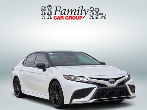 Used 2024 Toyota Camry XSE FWD image 2