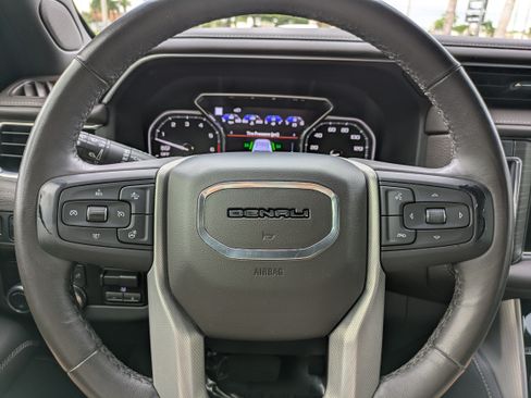 Used 2021 GMC Yukon Denali w/ Denali Ultimate Package RWD image 26
