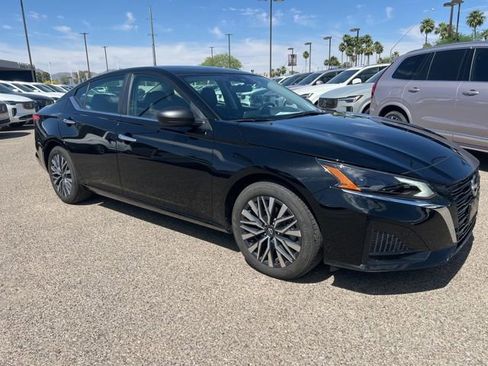 Used 2025 Nissan Altima 2.5 SV image 1