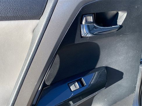 Used 2018 Toyota RAV4 Limited image 13