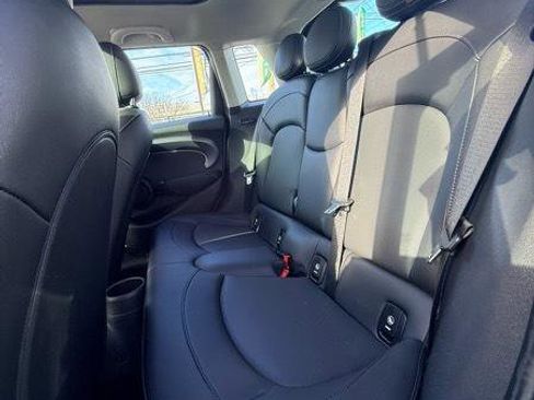 Used 2022 MINI Cooper 4-Door Hardtop image 11
