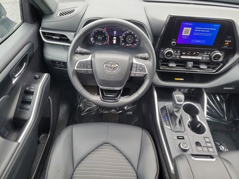 Used 2025 Toyota Highlander XSE AWD/4WD image 15