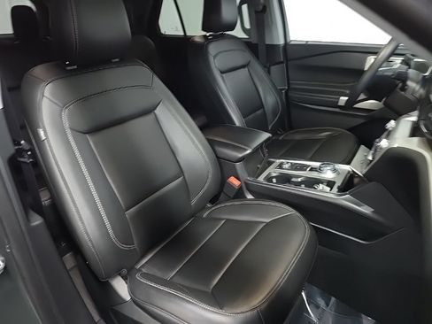 Used 2024 Ford Explorer XLT w/ Equipment Group 202A AWD/4WD image 20