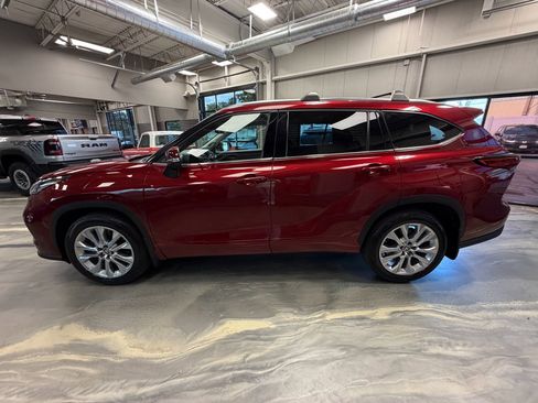 Used 2021 Toyota Highlander Limited AWD/4WD image 39