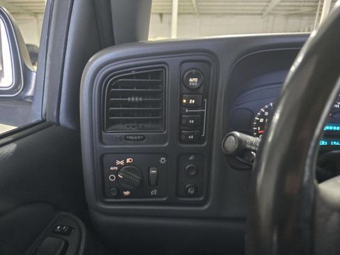 Used 2005 GMC Sierra 1500 SLE w/ Off-Road Package image 42