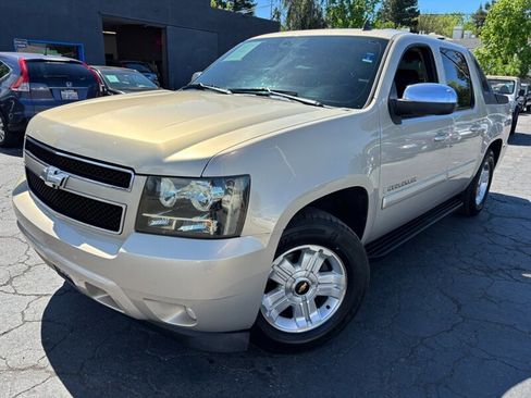 Used 2008 Chevrolet Avalanche LT w/ LT Preferred Equipment Group image 9