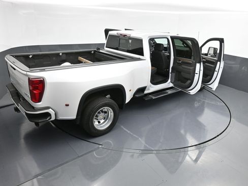 Used 2024 Chevrolet Silverado 3500 High Country w/ High Country Premium Package image 44