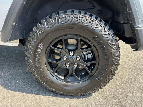 Used 2024 Jeep Wrangler Unlimited AWD/4WD image 31