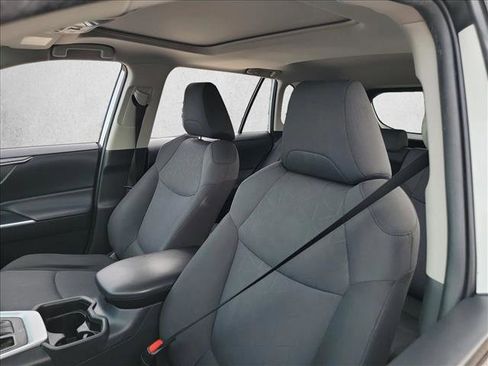 Used 2019 Toyota RAV4 XLE image 13