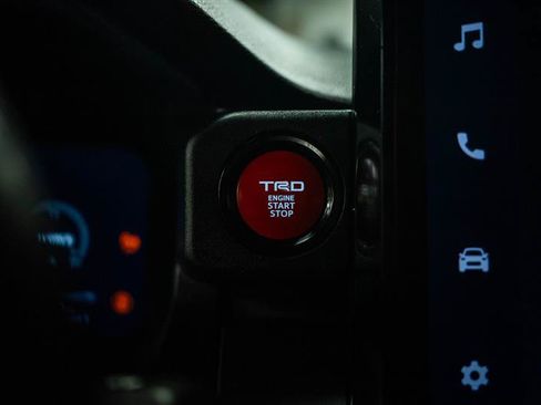 Used 2024 Toyota Tacoma TRD Off-Road w/ TRD Off Road Upgrade Package AWD/4WD image 17