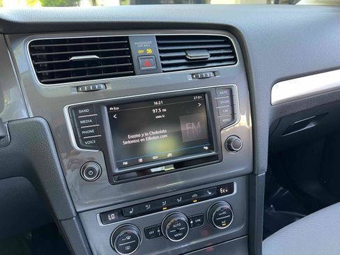 Used 2016 Volkswagen e-Golf SE w/ DC Fast Charging Package image 72