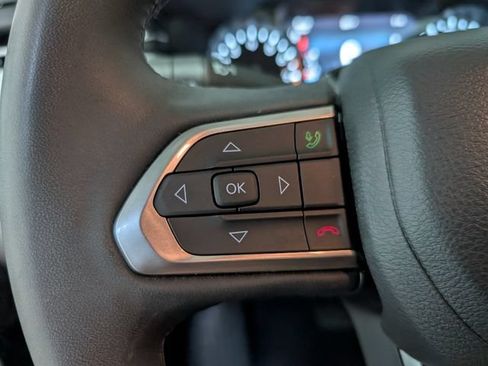 Used 2023 Jeep Compass Latitude AWD/4WD image 18