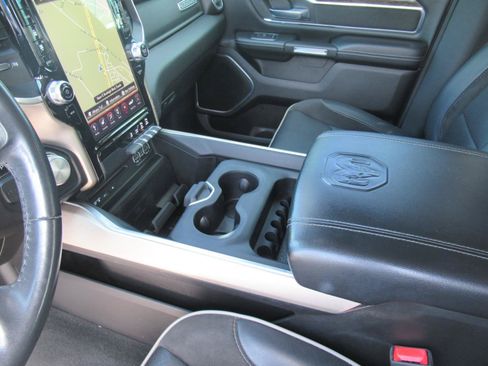 Used 2019 RAM 1500 Laramie RWD image 16