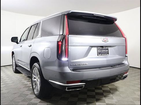 Used 2023 Cadillac Escalade Premium Luxury RWD image 4