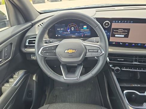 Used 2025 Chevrolet Traverse LT w/ LPO, Floor Liner Package FWD image 10