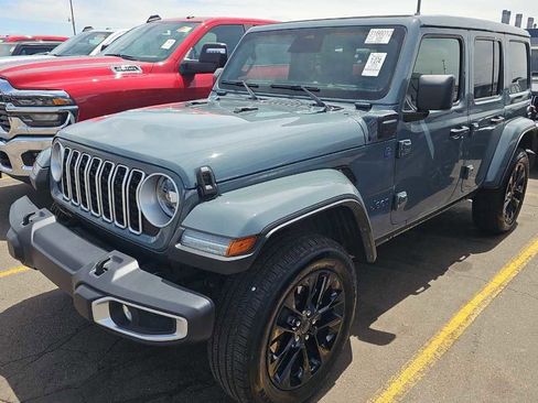 Used 2025 Jeep Wrangler Unlimited Sahara w/ Safety Group AWD/4WD image 1