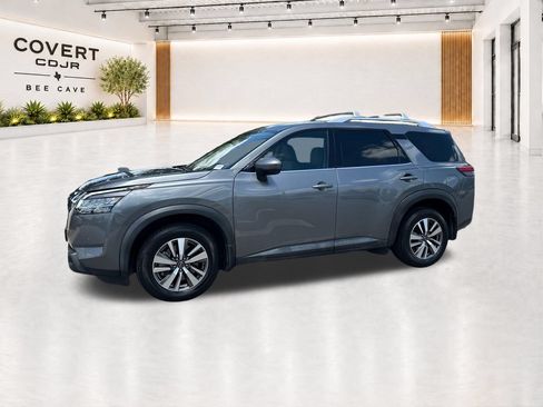 Used 2023 Nissan Pathfinder SL AWD/4WD image 5