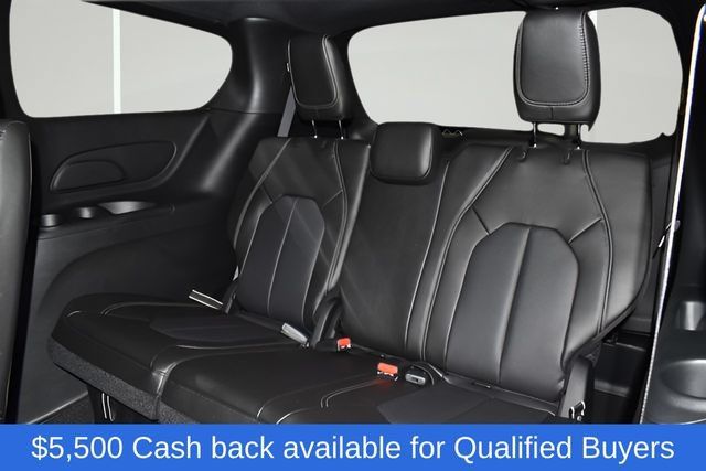 New 2026 Chrysler Pacifica Select FWD image 36