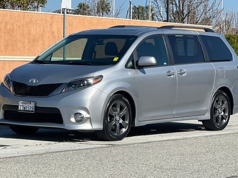 Used 2016 Toyota Sienna SE w/ SE Preferred Package image 8