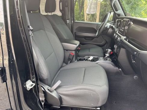 Used 2021 Jeep Wrangler Unlimited Sport image 14