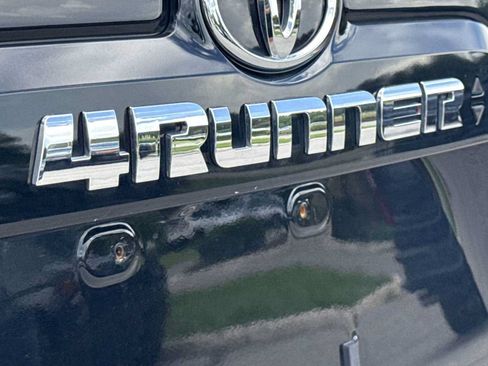 Used 2020 Toyota 4Runner SR5 Premium w/ Moonroof Package RWD image 11