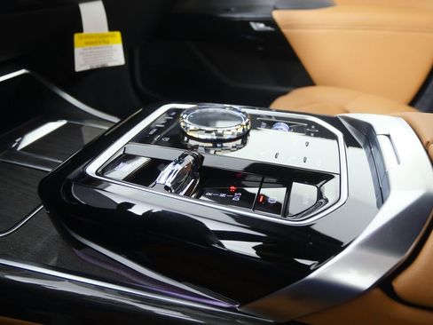 New 2026 BMW 740i xDrive w/ Premium Package image 23