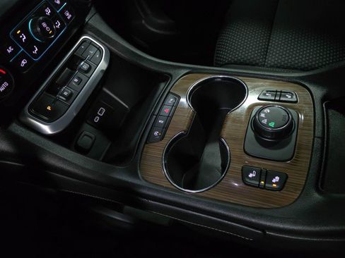 Used 2020 GMC Acadia SLE w/ Driver Convenience Package image 29