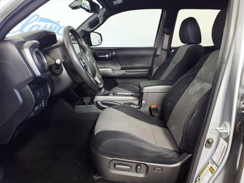 Used 2023 Toyota Tacoma TRD Off-Road image 9