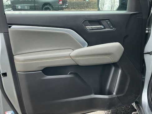 Used 2024 Chevrolet Colorado ZR2 w/ Technology Package image 9