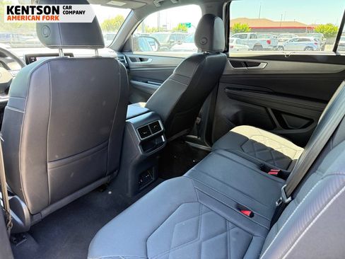 Used 2025 Volkswagen Atlas Cross Sport SE AWD/4WD image 29